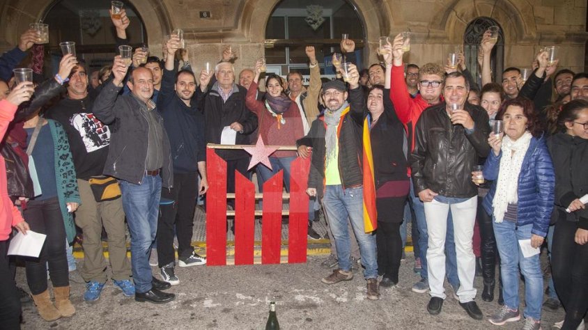 L'acte per proclamar la República de forma simbòlica a Bellpuig va reunir unes 200 persones