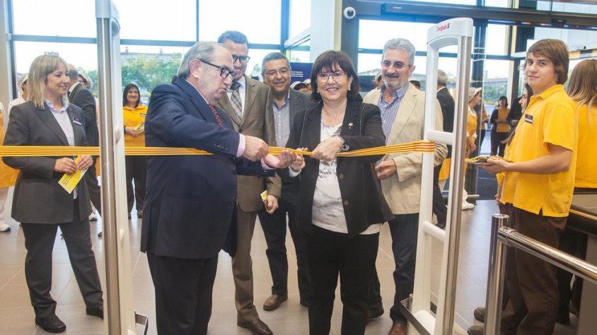 L’alcaldessa de Tàrrega va tallar la cinta inaugural