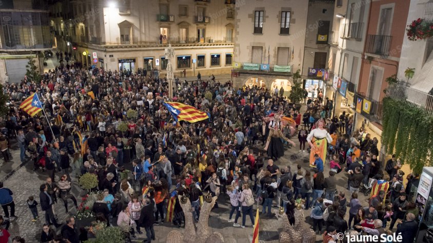 Vista de la plaça Major divendres al vespre des del balcó de la Casa Consistorial
