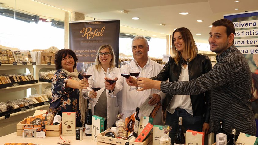 Els lots amb valor social es van presentar a la botiga de Torrons Vicens d'Agramunt