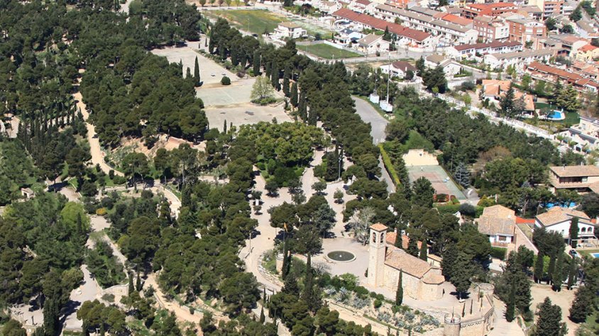 Vista aèria de Sant Eloi amb els dipòsits coberts