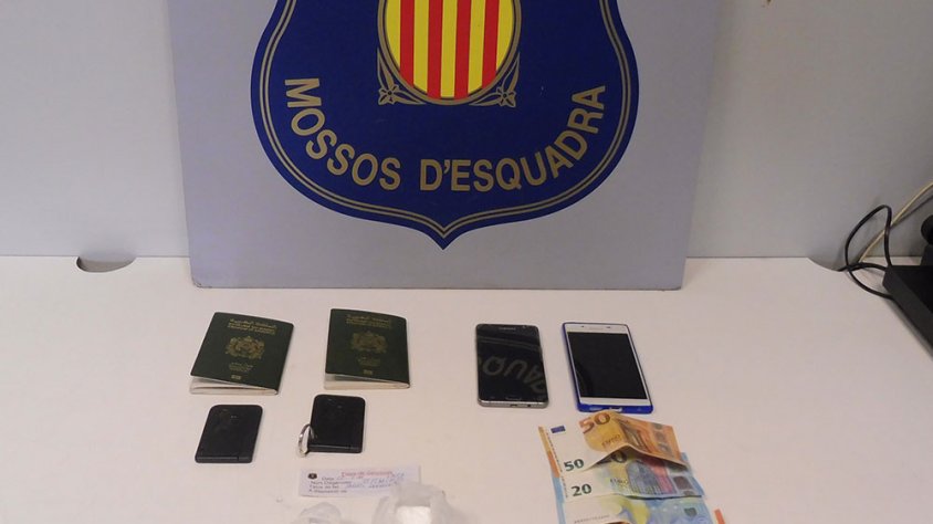 La droga, els diners i altres objectes que duien els detinguts