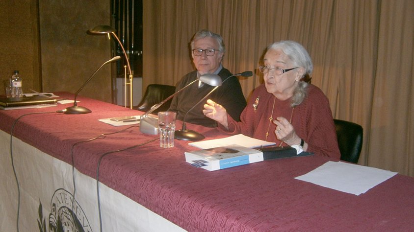Recital de l'obra poètica de Josefina Vidal, a la dreta. El poeta Josep Borrell, a l'esquerra
