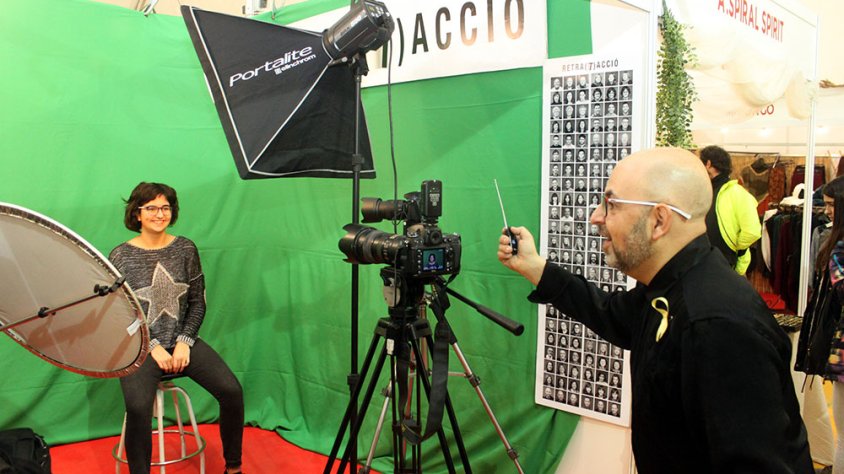 El fotògraf Jaume Solé, en plena sessió durant la passada Fira d'Artistes