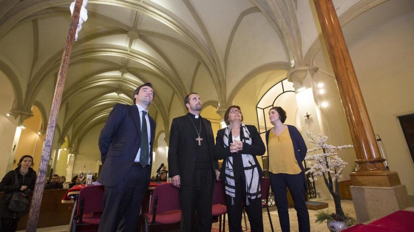 Després de la presentació de la il·luminació es va fer una visita per la parròquia