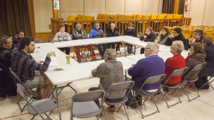 L'assemblea ciutadana de dimarts a Maldà, en la qual van participar una vintena de veïns