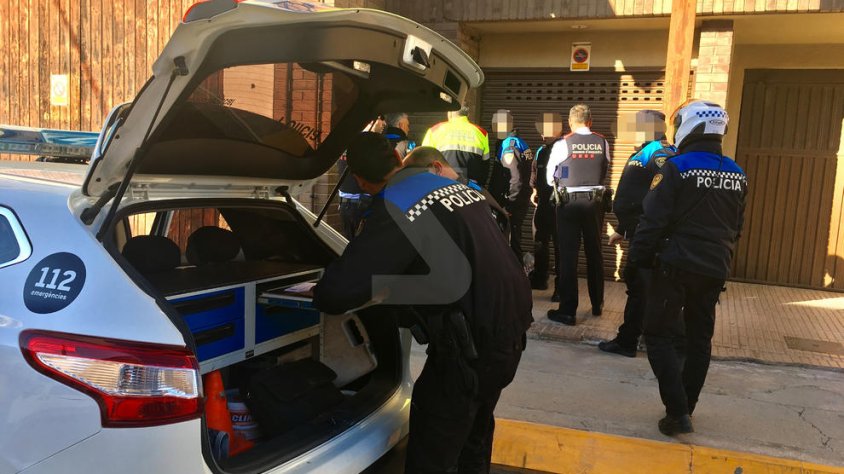 Moment de la detenció al carrer del Nord del suposat assetjador
