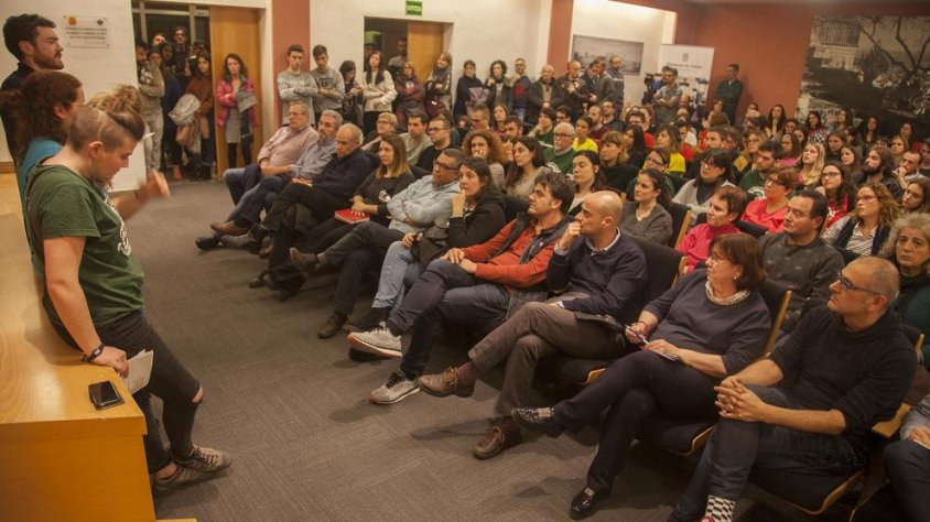 La Sala de Plens de l'Ajuntament era plena a vessar durant la reunió