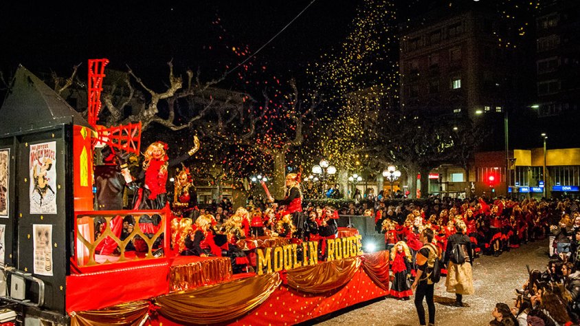 Imatge d'una de les comparses que van participar en la rua de Carnaval de l'any passat