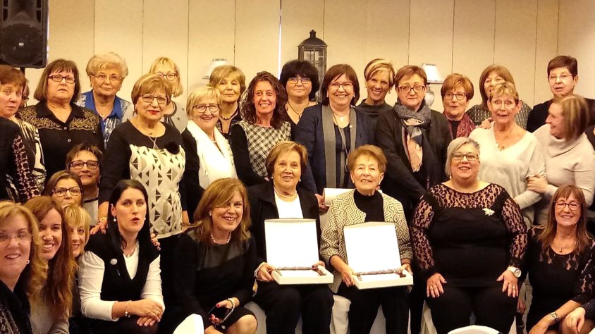 Fotografia de grup de les assistents a la celebració