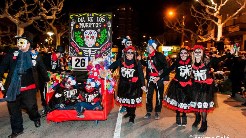 Una de les comparses que van participar en la rua de dissabte a la tarda
