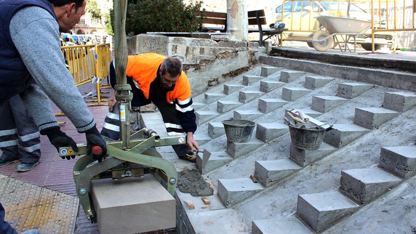 Obres de millora de les escales de la plaça del Carme