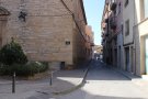 Tallat un tram del carrer de Santa Maria de Tàrrega 4 dies per les obres a la teulada de l'Escola Pia