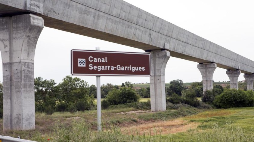 Aqüeducte del canal principal del Segarra-Garrigues al seu pas pels Plans de Sió