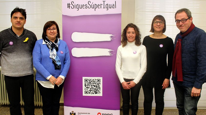 L’alcaldessa Rosa Maria Perelló; el regidor de l’Àrea de Polítiques de la Ciutadania, Jaume Folguera; la regidora de Polítiques d’Igualtat, Núria Franquesa; la coordinadora de Polítiques d’Igualtat, Mireia Fontanet; i el director dels Museus de Tàrrega, J