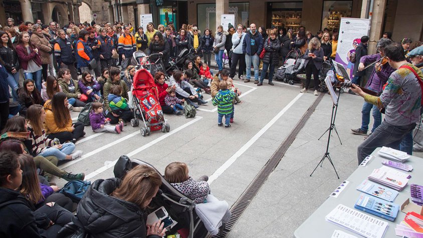 Durant la concentració, per exemple, hi havia música en directe