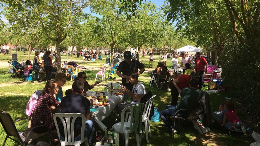 Imatge d'arxiu de la celebració del Dia de la Mona al Càmping Municipal