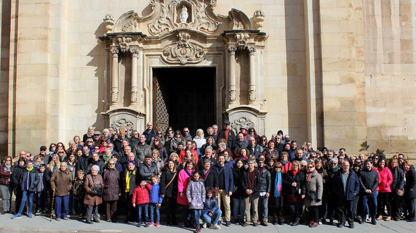 Foto de grup dels participants en la ruta, a la plaça Major