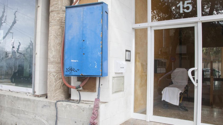 Imatge del comptador d’obra del bloc de pisos de Tàrrega