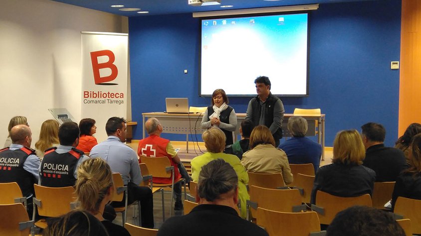 L’alcaldessa Rosa Maria Perelló i el regidor de l’Àrea de Polítiques de la Ciutadania, Jaume Folguera, han participat avui a la sessió formativa del programa “Sempre acompanyats” adreçada a agents socials del municipi