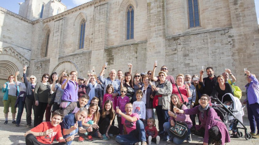 Veïns de Vallbona de les Monges van celebrar el "títol" davant el monestir