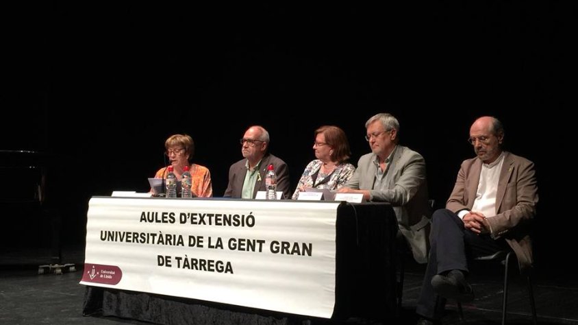 Els participants en la cloenda de l'Aula Extensió Universitària