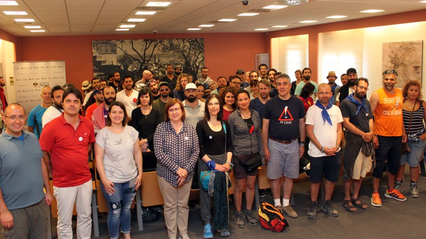 L’alcaldessa de Tàrrega, Rosa Maria Perelló, ha ofert avui una recepció als pelegrins a la Casa Consistorial acompanyada del regidor de l’Àrea de Polítiques de la Ciutadania, Jaume Folguera, i la regidora de Turisme, Mireia Caus