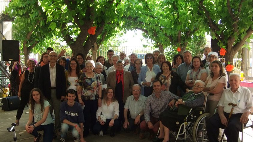 Foto de família de la 17a Festa del Voluntariat a la Residència Sant Antoni