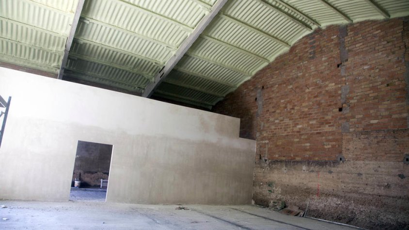 L’espai en obres de l’antic escorxador que acollirà la sala dedicada a la processó