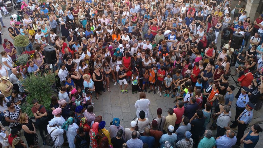 L'aspecte que tenia la plaça Major ahir al vespre durant el minut de silenci
