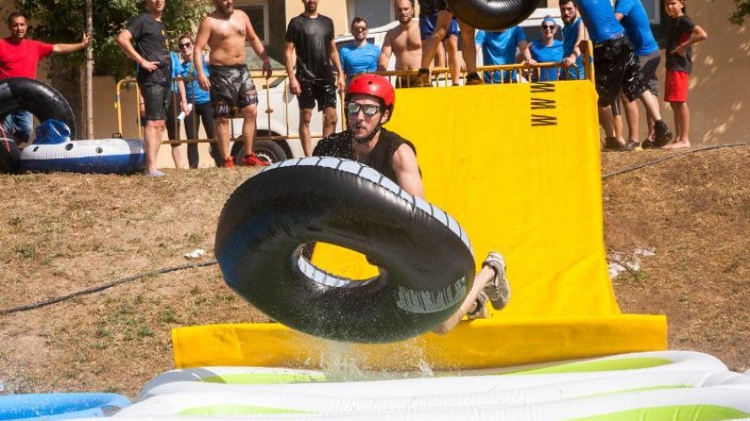 Una de les proves que l'Agrat va instal·lar a la llera del riu