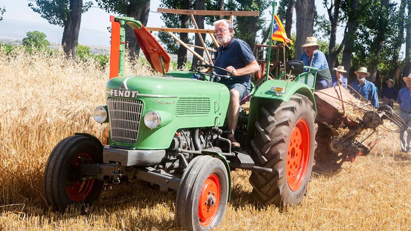Un dels tractors que van participar en la festa de diumenge passat