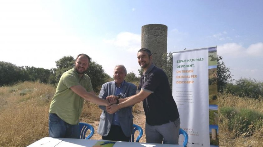 Imatge de la signatura del conveni a tres bandes