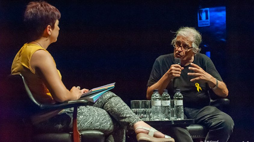 Imatge de la xerrada-conversa que van mantenir Ramon Cotarelo i Lourdes Cardona