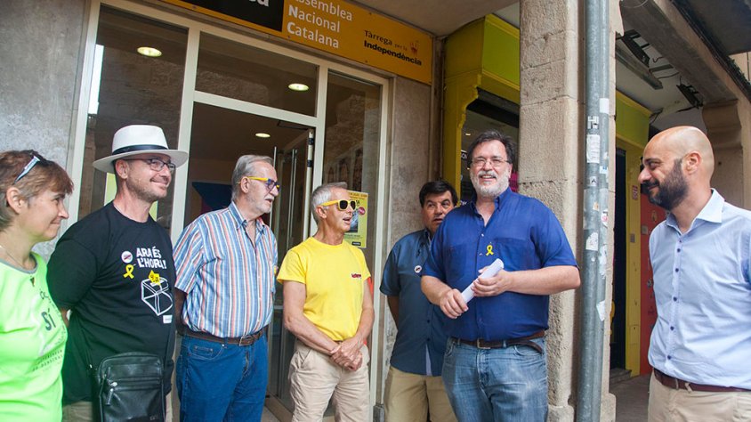Salvador Bori va oferir una roda de premsa davant el local de l'ANC