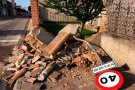 Greu un jove a l'encastar-se amb el cotxe contra una casa a Anglesola