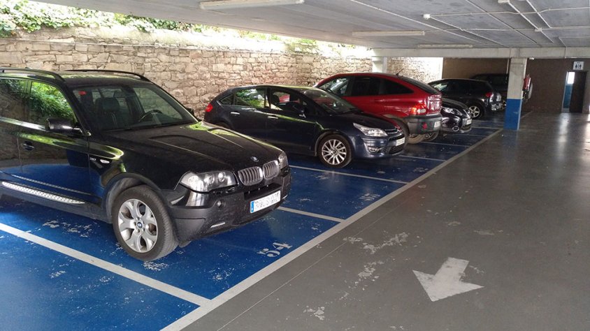 Imatge de la planta baixa del pàrquing públic de l'avinguda de Catalunya de Tàrrega