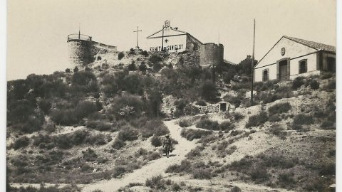 El torricó, l'Ermita de Sant Eloi i l'antic dipòsit de l'aigua potable a finals dels anys 20 del segle passat 