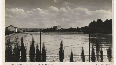 Els antics dipòsits descoberts de l'aigua de la ciutat l'any 1952