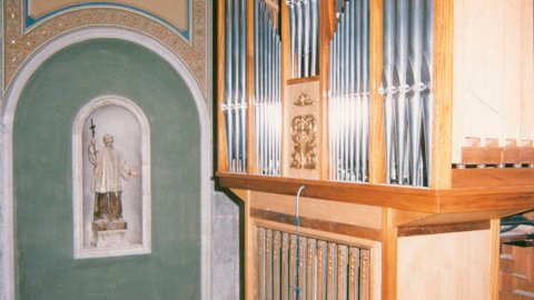 'organista mossèn Carles Melé, a l'orgue acompanyant la Capella de Música el 13 de maig de 1987