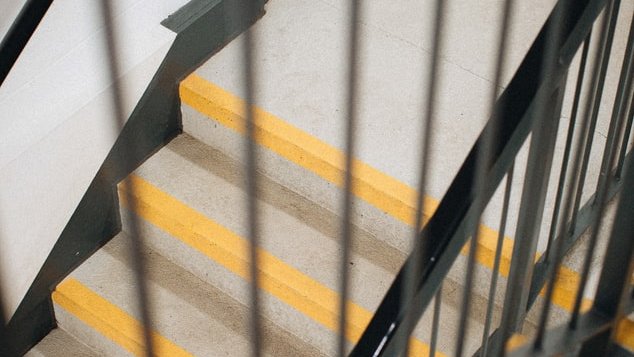 Les escales d'un bloc de pisos modern