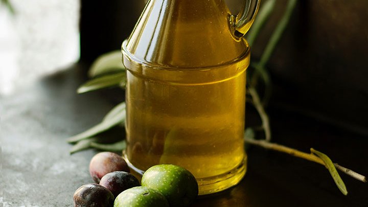 Un setrill ple d'oli