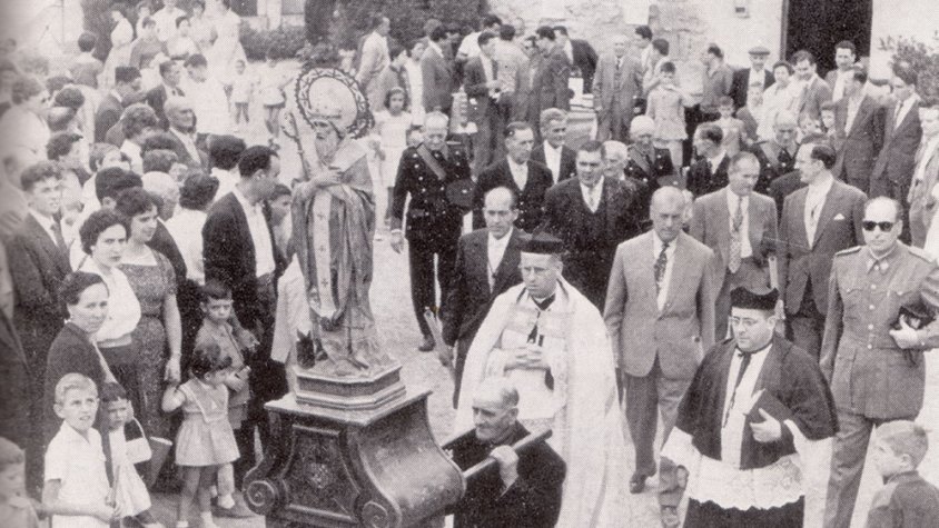 La processó de Sant Eloi sortint de l'ermita, l'any 1959