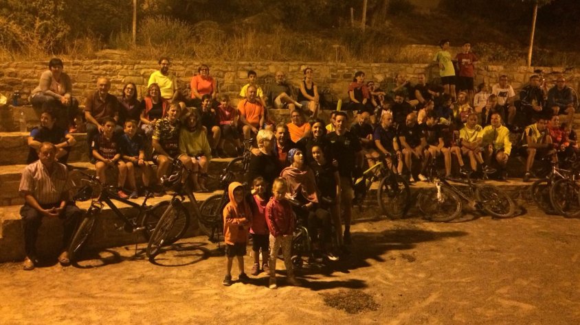 Fotografia de grup dels participants en la pedalada