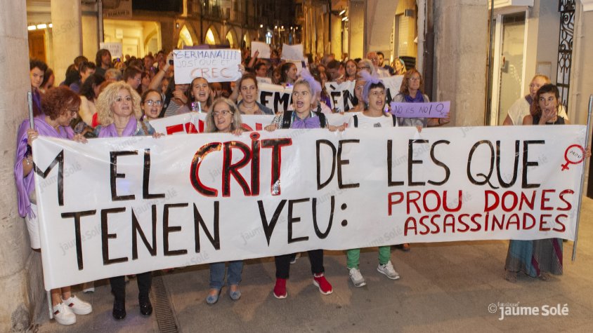 Imatge de la capçalera de la marxa baixant pel carrer del Carme