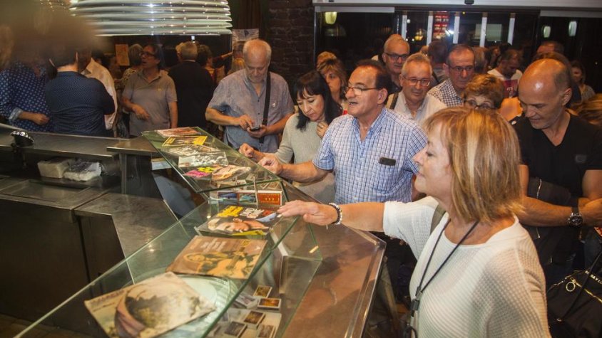 Assistents a la festa revivint records de l'època