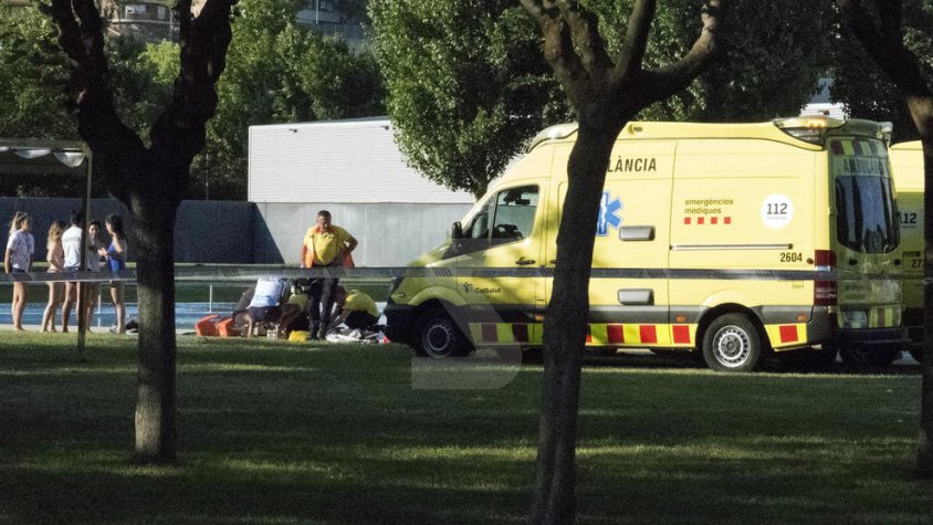Els sanitaris a l'intentar reanimar el petit