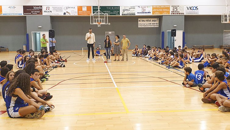 Un moment de l'homenatge al pavelló del CN Tàrrega