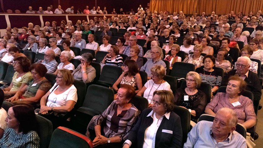 La platea del teatre en la sessió inaugural d'avui