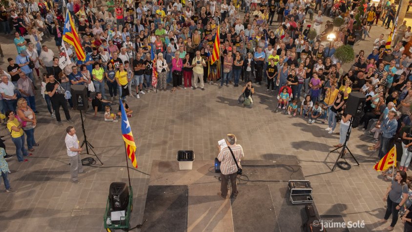Al final de la manifestació, 17 voluntaris van llegir frases pronunciades pels líders independentistes